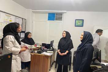 سرپرست مرکز بهداشت شمال غرب۲ با حضور در جمع پزشکان مرکز  شمال غرب دو  روز پزشک را تبریک گفت 