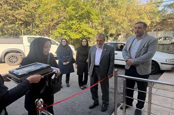 تقدیر معاون بهداشت دانشگاه علوم پزشکی ایران از مرکز خدمات جامع سلامت فرحزاد؛ اعطای نشان «مرکز دوستدار سالمند» در جریان بازدید میدانی