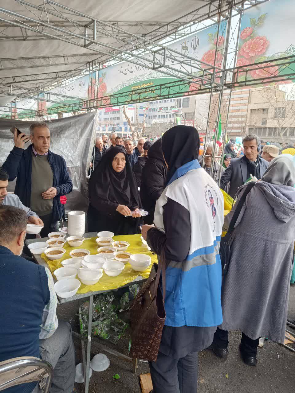 اقدامات کارشناسان بهداشت محیط مرکز بهداشت شمالغرب ٢ تهران در مراسم راهپیمایی چهل و هفتنین سالگرد پیروزی شکوهمند انقلاب اسلامی  ۲۲ بهمن‌ماه ۱۴۰۴ 