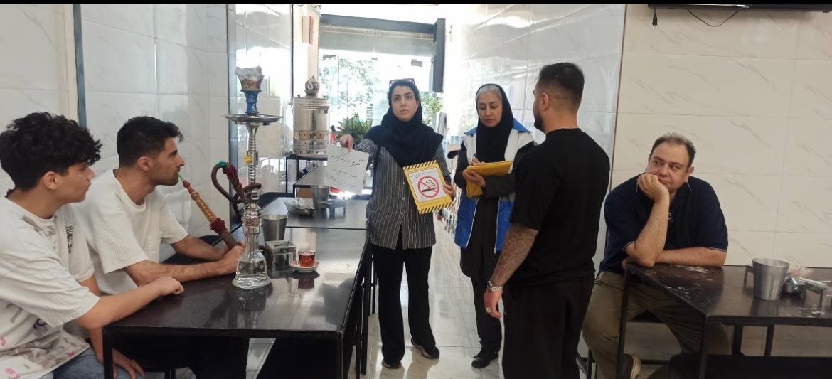 در راستای برنامه‌های هفته ملی مبارزه با دخانیات، کارشناسان سلامت روان در مراکز بهداشتی و جامع تحت پوشش مرکز بهداشت شمال غرب ۲، برنامه‌های آموزشی و مشاوره‌ای را با هدف پیشگیری از ورود افراد به چرخه اعتیاد به دخانیات برگزار کردند.