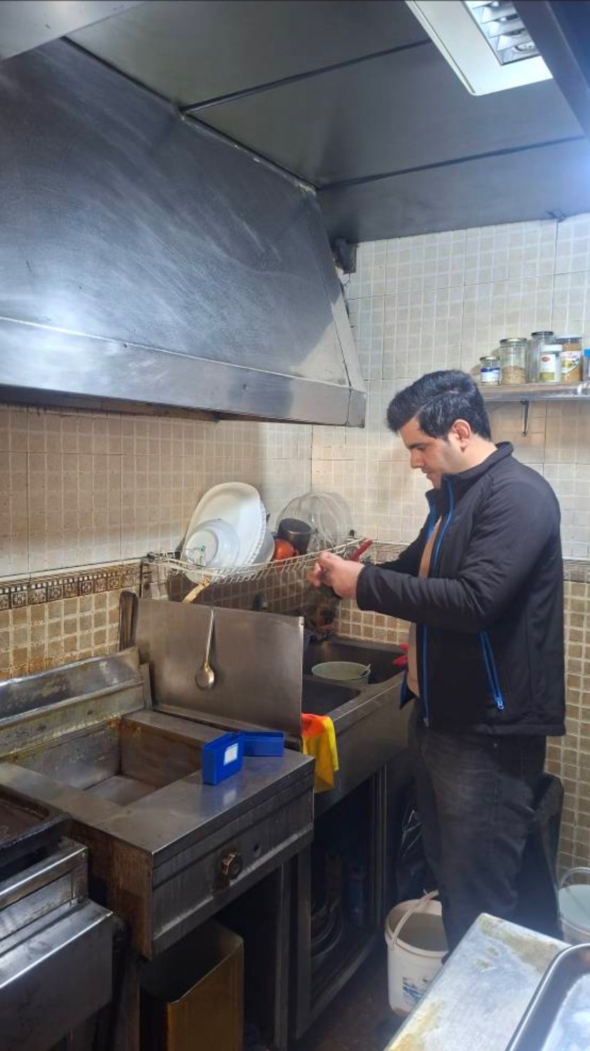 بازدید و نظارت کارشناسان بهداشت محیط مرکز بهداشت شمالغرب ٢ از مراکز تهیه و توزیع و اماکن حساس