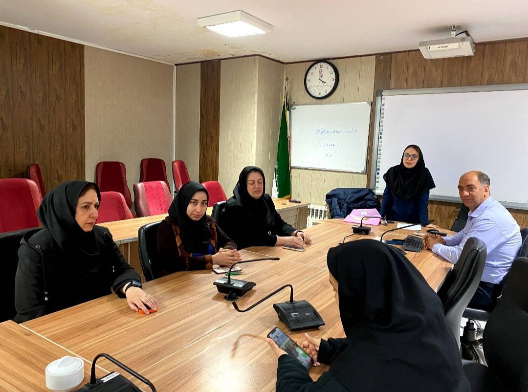 جلسه آموزشی مداخله در بحران و حمایت های اجتماعی و روانی در بلایا در ایام نوروز و شرایط بحرانی و جنگ توسط واحد روان در فروردین ماه ۱۴۰۵ در مرکز بهداشت شمال غرب ۲ دانشگاه علوم پزشکی ایران 