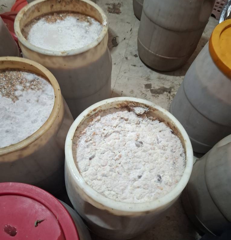 کشف و معدوم‌سازی ۱۲۰ کیلوگرم ترشی کپک‌زده در رستورانی در منطقه ۶ تهران