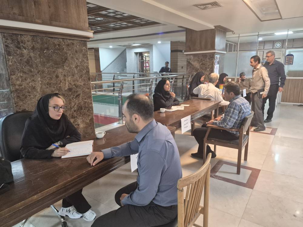 ارتقای سلامت کارکنان استانداری تهران با برگزاری میز خدمت تیم سلامت 